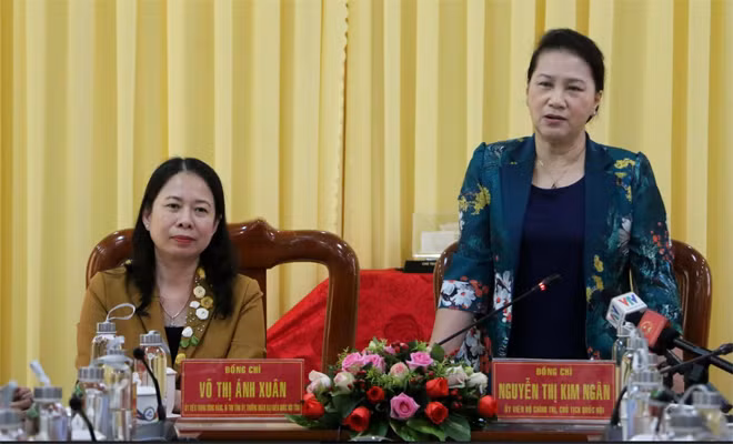 Chủ tịch Quốc hội Nguyễn Thị Kim Ngân phát biểu tại buổi làm việc với Bộ Chỉ huy Bộ đội Biên phòng tỉnh An Giang.