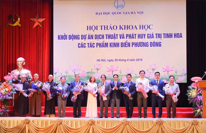 Phó Thủ tướng Vũ Đức Đam chúc mừng các nhà khoa học sẽ tham gia thực hiện những khâu quan trọng của Dự án. Phó Thủ tướng Vũ Đức Đam chúc mừng các nhà khoa học sẽ tham gia thực hiện những khâu quan trọng của Dự án.