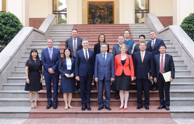 Bộ trưởng Tô Lâm; Tư lệnh Cảnh sát New Zealand Mike Bush cùng các đại biểu.