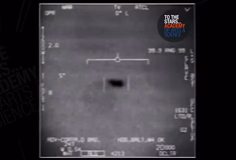 Một UFO xuất hiện trên màn hình radar. Một UFO xuất hiện trên màn hình radar.