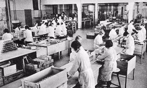 Công nhân tại nhà máy Temmler ở Berlin đã sản xuất 35 triệu viên Pervitin cho quân đội Đức Quốc xã vào năm 1940.