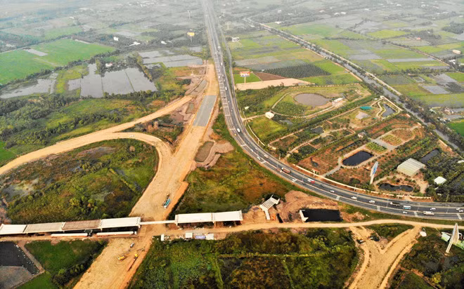 Cao tốc Trung Lương – Mỹ Thuận khi đưa vào khai thác góp phần rút ngắn thời gian di chuyển, giảm chi phí cho 20 triệu người dân Đồng bằng sông Cửu Long.