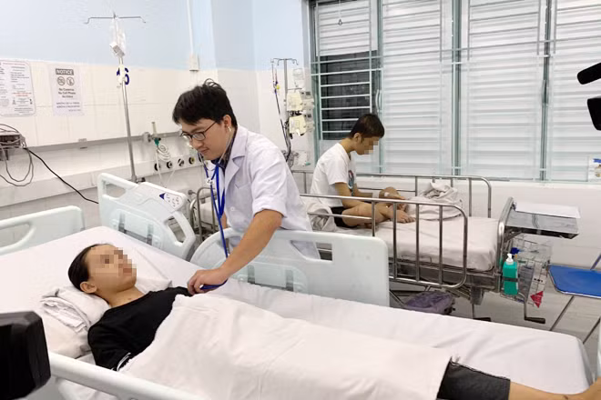 Bệnh nhi V.N.T.O. đã được cứu sống ngoạn mục và được xuất viện vào chiều 12-11.