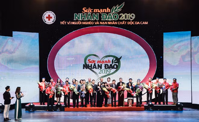 Biểu dương và tôn vinh 40 tập thể, cá nhân đã đồng hành cùng Hội CTĐ Việt Nam trong các hoạt động nhân đạo năm 2018.