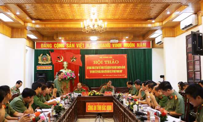 Các đại biểu tham gia thảo luận tại hội thảo.