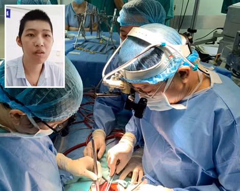 Các bác sĩ Bệnh viện Trung ương Huế thực hiện ca phẫu thuật tim cho bệnh nhân Đức.