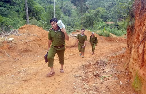 Một cán bộ Đoàn năng nổ ở Công an huyện biên giới