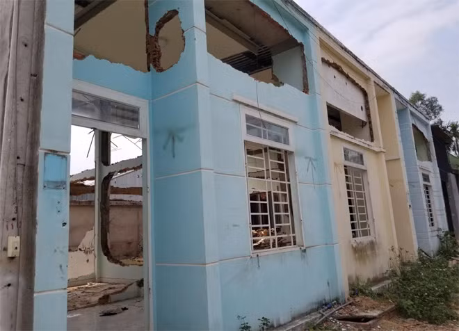 Dãy nhà xây dựng trái phép bị đập bỏ liên quan đến người thân của anh em ông Quý, Thành.