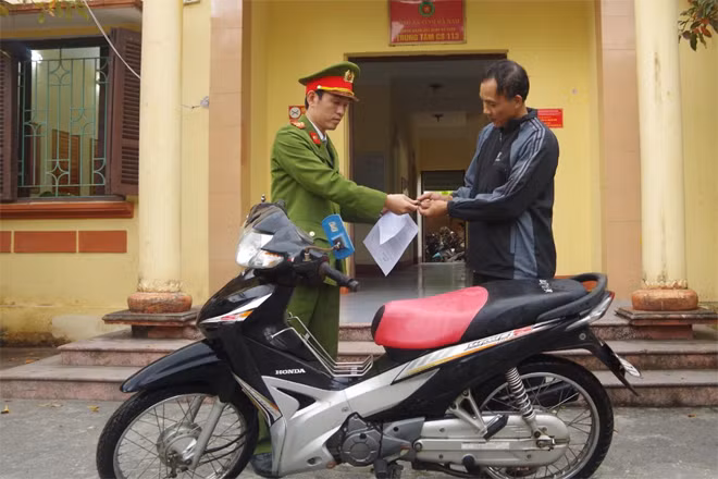 Cơ quan Công an bàn giao tài sản cho ông Dũng.