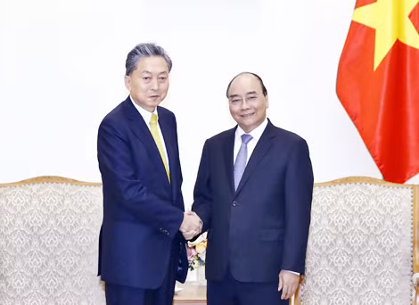 Thủ tướng Nguyễn Xuân Phúc tiếp ông Hatoyama Yukio. Ảnh: TTXVN.