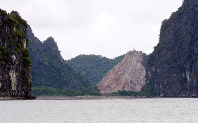 Một điểm trong quần thể Vịnh Hạ Long bị khai thác đá trước khi bị ngăn chặn.