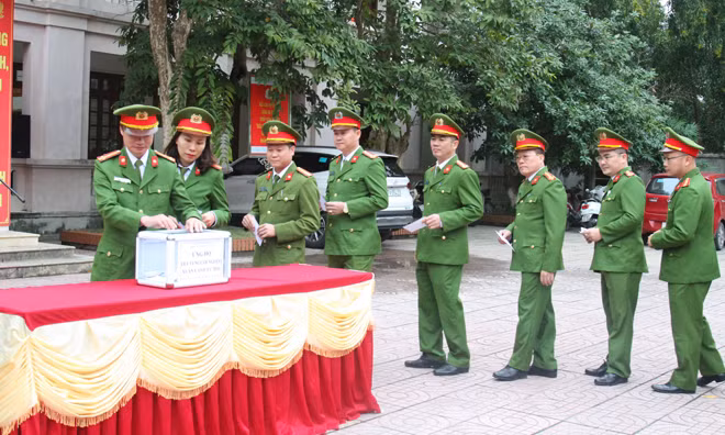 Cơ quan Cảnh sát điều tra Công an tỉnh Nghệ An quyên góp ủng hộ Tết Vì người nghèo 2020.