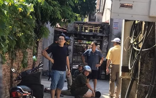Lực lượng chức năng bắt giữ đối tượng Mạnh sau khi giết hại cụ H. ngày 8-9-2019 tại xóm 4, xã Thuần Hưng, Khoái Châu, Hưng Yên.