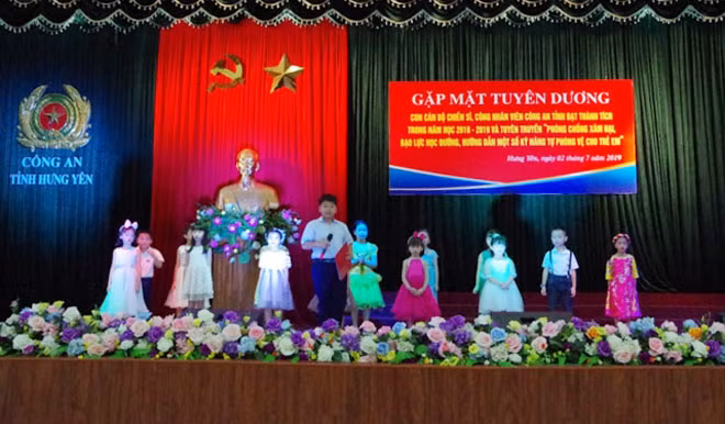 Một tiết mục văn nghệ do các cháu biểu diễn.