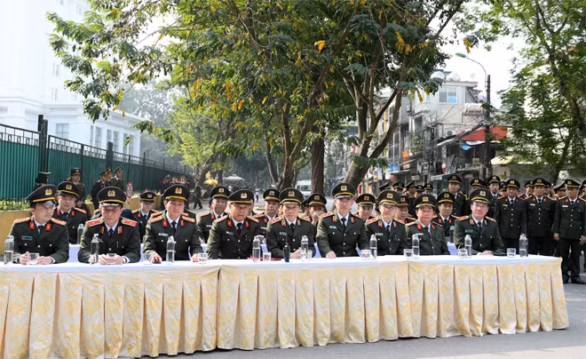 Thứ trưởng Lương Tam Quang và các đại biểu dự buổi diễn tập.