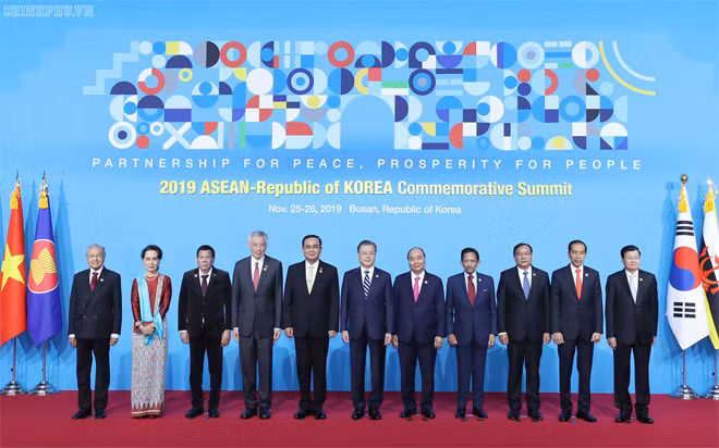 Thủ tướng Nguyễn Xuân Phúc dự khai mạc Hội nghị cấp cao ASEAN-Hàn Quốc. Ảnh: VGP/Quang Hiếu.