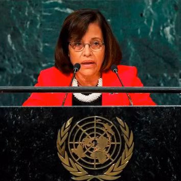 Nữ Tổng thống Hilda Heine: “Tôi muốn nhắc Tổng thống Donald J. Trump rằng nếu muốn nước Mỹ vĩ đại lần nữa, hãy hoàn thành những lời hứa hẹn mà các ông đã nói với người Marshall từ cách đây 71 năm”.