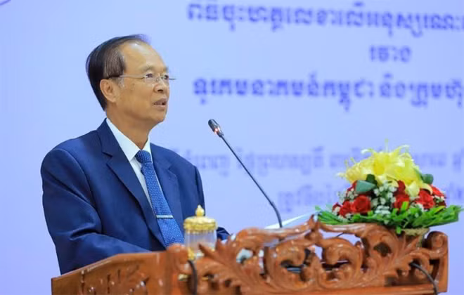 Bộ trưởng Bộ Bưu chính viễn thông Campuchia phát biểu tại Lễ ký kết.