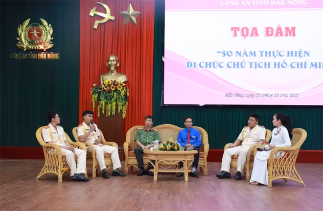 Tọa đàm 50 năm thực hiện di chúc Chủ tịch Hồ Chí Minh Tọa đàm 50 năm thực hiện di chúc Chủ tịch Hồ Chí Minh