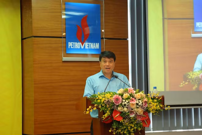 Bí thư Đảng ủy khối Doanh nghiệp Trung ương Y Thanh Hà Niê Kđăm phát biểu tại Hội nghị. Bí thư Đảng ủy khối Doanh nghiệp Trung ương Y Thanh Hà Niê Kđăm phát biểu tại Hội nghị.