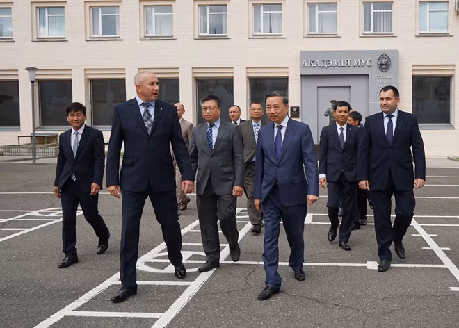 Bộ trưởng Tô Lâm và Bộ trưởng Bộ Nội Vụ Belarus.