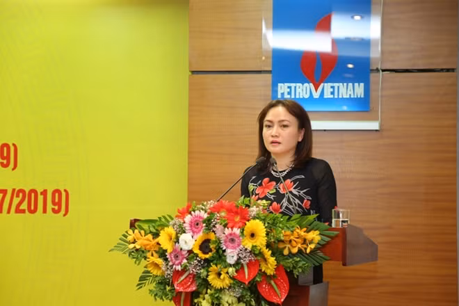 Chủ tịch CĐ DKVN Nghiêm Thùy Lan phát biểu khai mạc Lễ kỷ niệm.