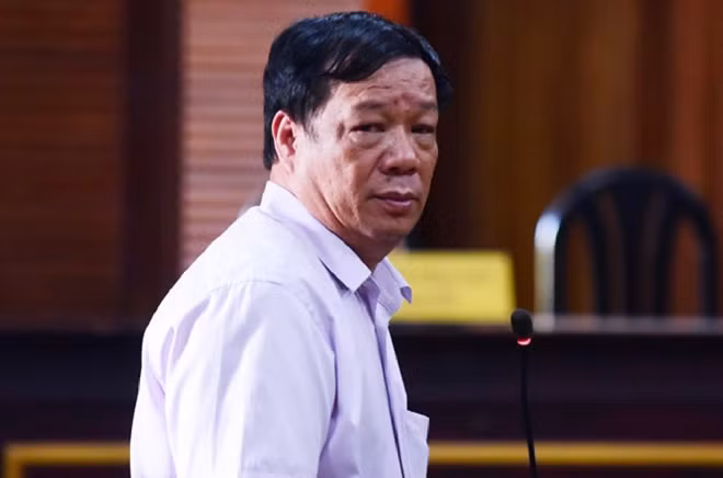 Ông Ngô Nhật Phương, người có lời khai tạo bước ngoặt về xuất xứ thuốc tại tòa.