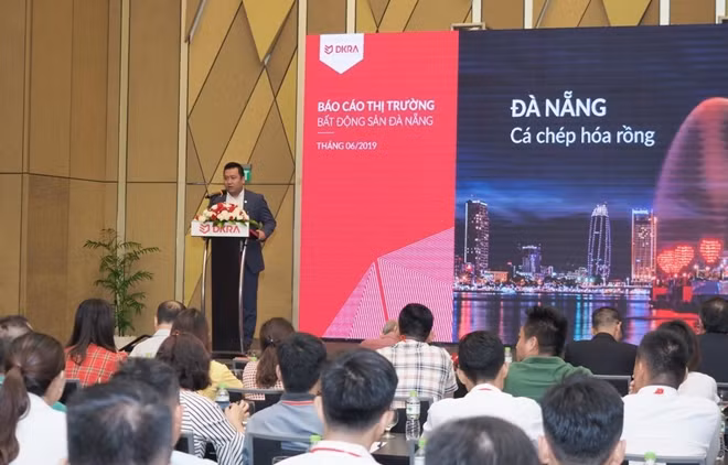 Ông Phạm Lâm, CEO DKRA Vietnam tại sự kiện Báo cáo thị trường Bất động sản Đà Nẵng - Tháng 6/2019” với chủ đề “Cá chép hóa rồng".