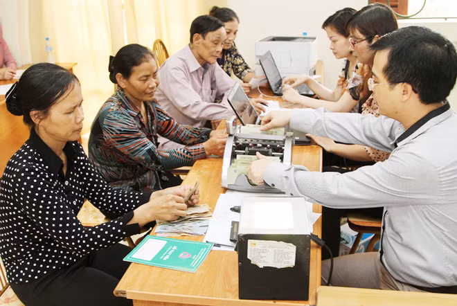 Nâng mức cho vay tối đa hộ nghèo từ 50 triệu đồng/hộ lên 100 triệu đồng/hộ góp phần chống tín dụng đen. Nâng mức cho vay tối đa hộ nghèo từ 50 triệu đồng/hộ lên 100 triệu đồng/hộ góp phần chống tín dụng đen.