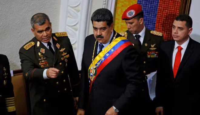 Tổng thống Venezuela Nicolas Maduro (giữa) tuyên bố cắt đứt quan hệ với Mỹ. Ảnh: KOMO.