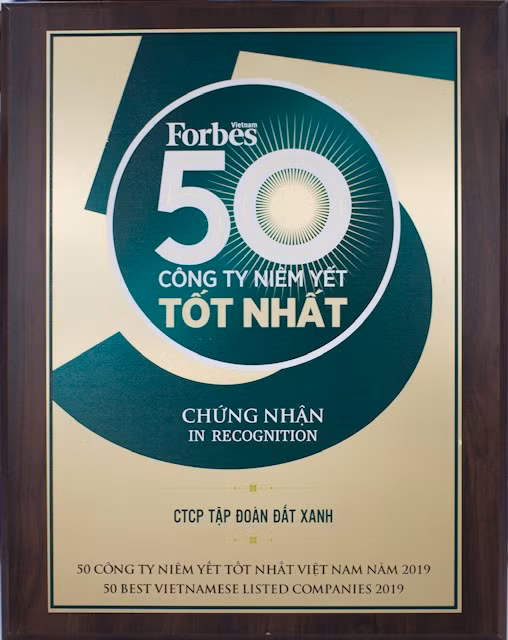 Chứng nhận của Đất Xanh đạt Top 50 công ty niêm yết tốt nhất Việt Nam 2019. Chứng nhận của Đất Xanh đạt Top 50 công ty niêm yết tốt nhất Việt Nam 2019.