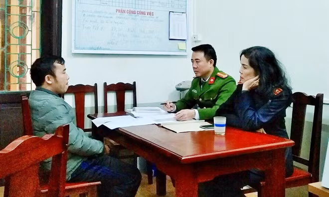 Cơ quan điều tra và Viện kiểm sát hỏi cung đối tượng Nguyễn Đức Việt. Cơ quan điều tra và Viện kiểm sát hỏi cung đối tượng Nguyễn Đức Việt.