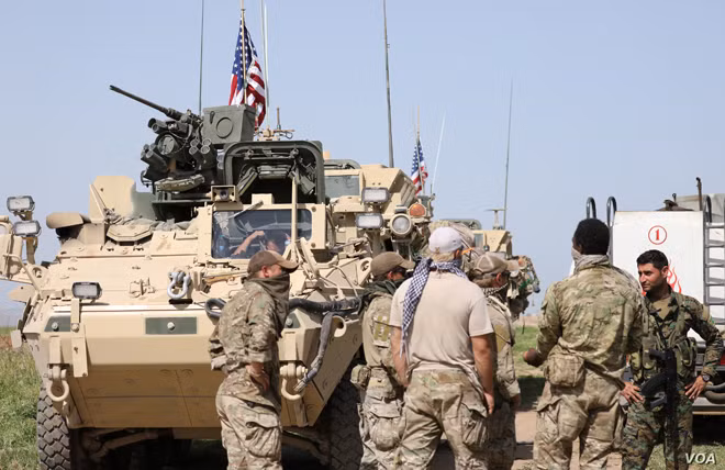 Chiến xa Mỹ rút khỏi vùng đệm 30km biên giới Syria - Thổ Nhĩ Kỳ.