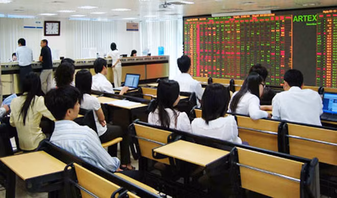 Nhiều doanh nghiệp bị xử phạt vì chậm hoặc trốn lên sàn.