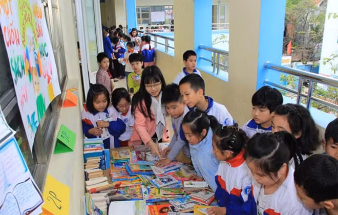 Đa dạng các cuốn SGK phù hợp với điều kiện dạy và học của từng địa phương.