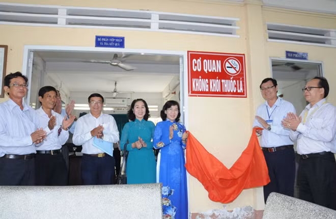 Nhiều cơ quan, đơn vị ở Long An phấn đấu thực hiện môi trường không khói thuốc lá. (Ảnh: Vinacosh) Nhiều cơ quan, đơn vị ở Long An phấn đấu thực hiện môi trường không khói thuốc lá. (Ảnh: Vinacosh)