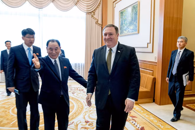 Ngoại trưởng Mỹ Mike Pompeo với Phó Chủ tịch Ban chấp hành Trung ương đảng Lao động Triều Tiên Kim Yong-chol.