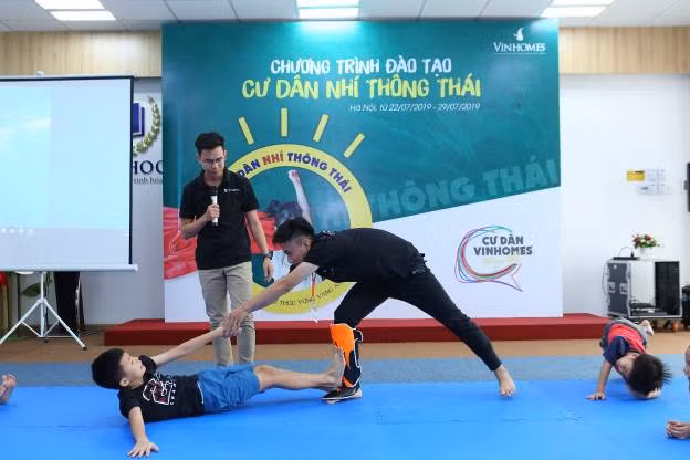 Một trong số động tác phòng thân được thực hành tại lớp học.