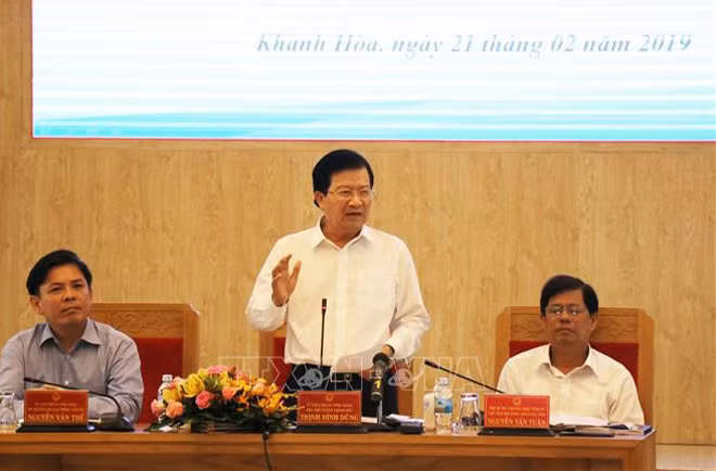 Phó Thủ tướng Trịnh Đình Dũng phát biểu chỉ đạo tại hội nghị.