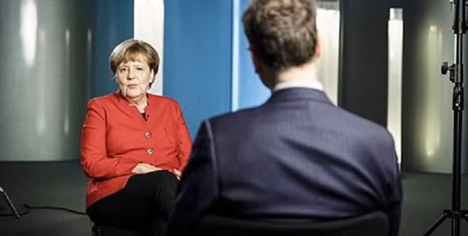 “Angela Merkel – Hơn cả bất ngờ” là những góc nhìn đa chiều về nữ Thủ tướng nổi tiếng thế giới.