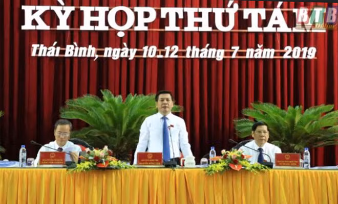 Đoàn chủ tọa kỳ họp.