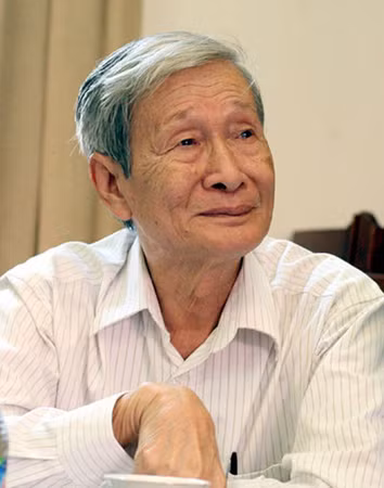 Nhà văn Nguyễn Xuân Khánh.