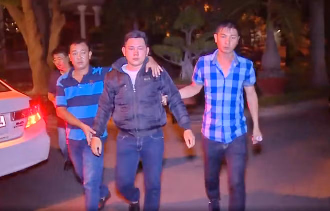 Sau 5 ngày đêm truy xét xuyên suốt những ngày tết Bình Thân, các trinh sát hình sự đã bắt khẩn cấp Trương Minh Hùng – hung thủ gây ra trọng án ở giao lộ Lý Tự Trọng – Trần Hưng Đạo, TP Nha Trang.