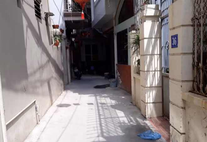 Nhà riêng của thủ phạm cướp tiệm vàng ở số 40 ngách 16 ngõ 37 An Đà, Ngô Quyền, Hải Phòng đóng kín cửa trong buổi sáng 9-10.