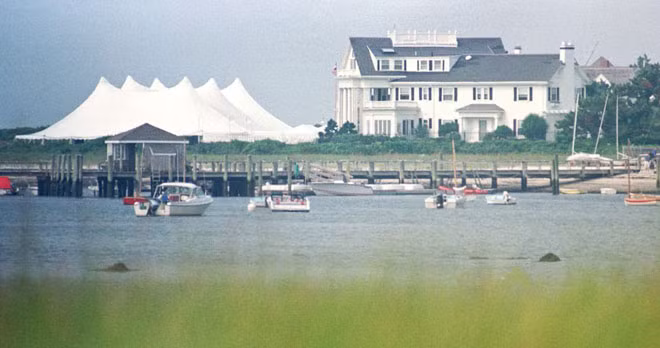 Khu phức hợp dinh thự Kennedy ở cảng Hyannis (Massachusetts). Ảnh nguồn: John Mottern.