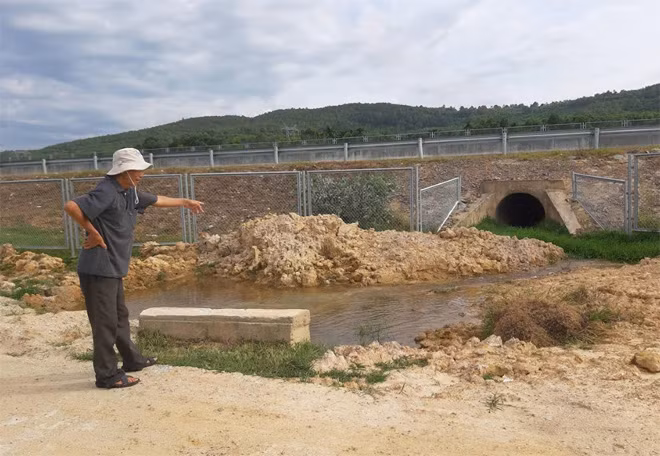 Nhiều kênh mương, thủy lợi bị ảnh hưởng do thi công tuyến cao tốc Đà Nẵng – Quảng Ngãi vẫn chưa được giải quyết.