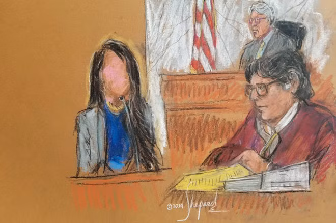 Hình phác họa nhân chứng Daniela và bị cáo Keith Raniere trong phiên tòa ngày 23-5 tại Brooklyn, bang New York, Mỹ.