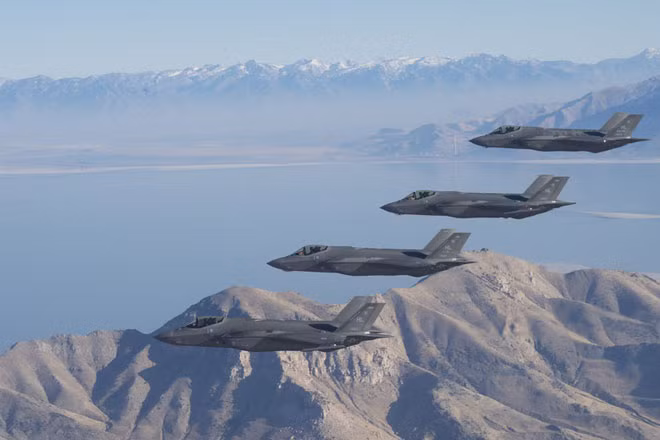 Dòng máy bay F-35 khác biệt nhờ khả năng kết nối và tác chiến theo nhóm. Ảnh: USAF. Dòng máy bay F-35 khác biệt nhờ khả năng kết nối và tác chiến theo nhóm. Ảnh: USAF.