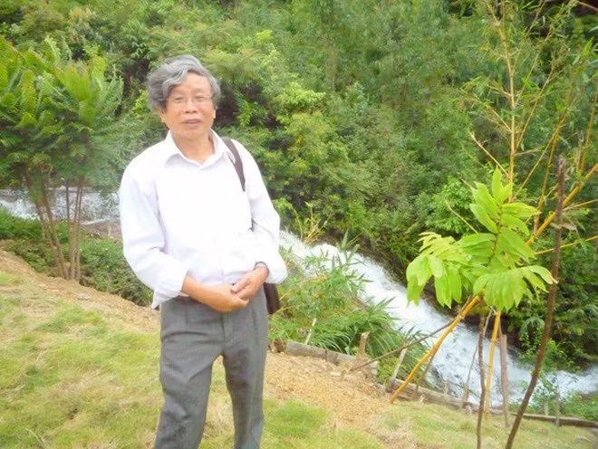 Nhà thơ Nguyễn Phan Hách.