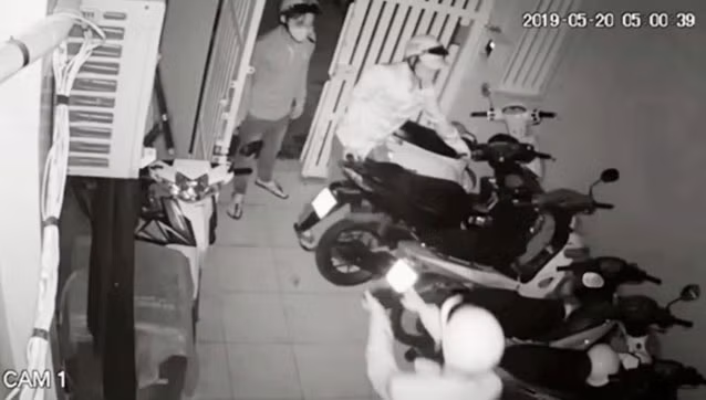 Các đối tượng trộm cắp thường đi theo nhóm, sử dụng nhiều dụng cụ qua mặt Công an và camera.